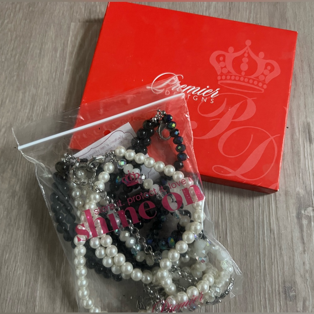 Premier Design Mix Master Multi-Strand dual necklace White & Black 🤩NEW in Box
